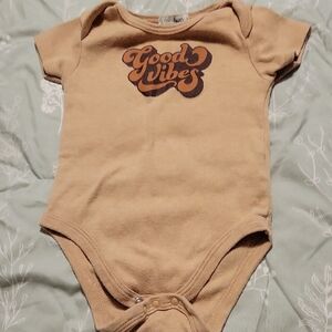 Mini Bean 'Good Vibes' Brown Unisex Short Sleeve Onesie 24m